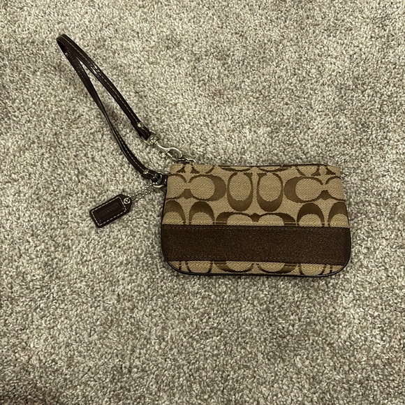 Coach Handbags - Coach wristlet